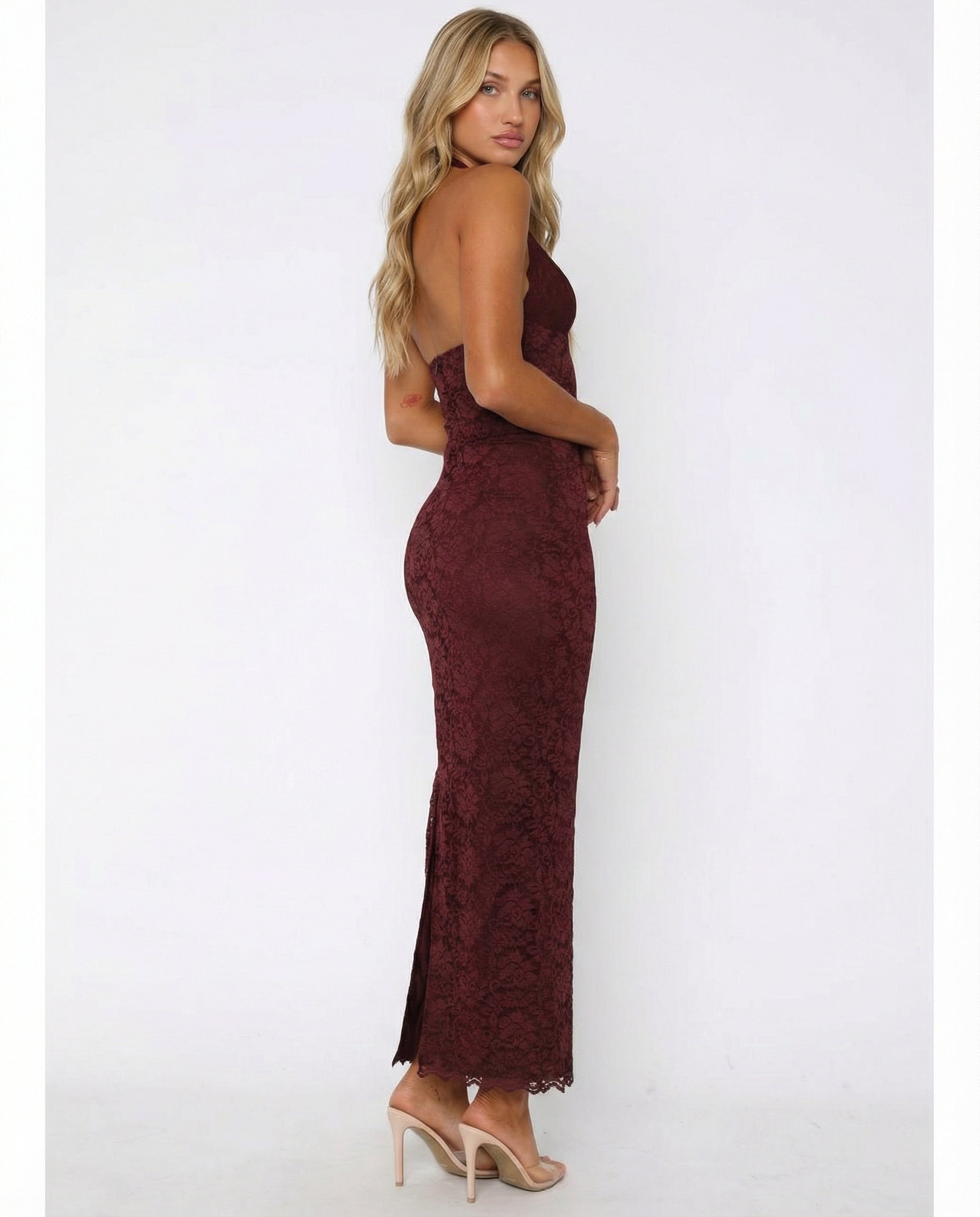 Adriana – Vestido largo de encaje con espalda descubierta