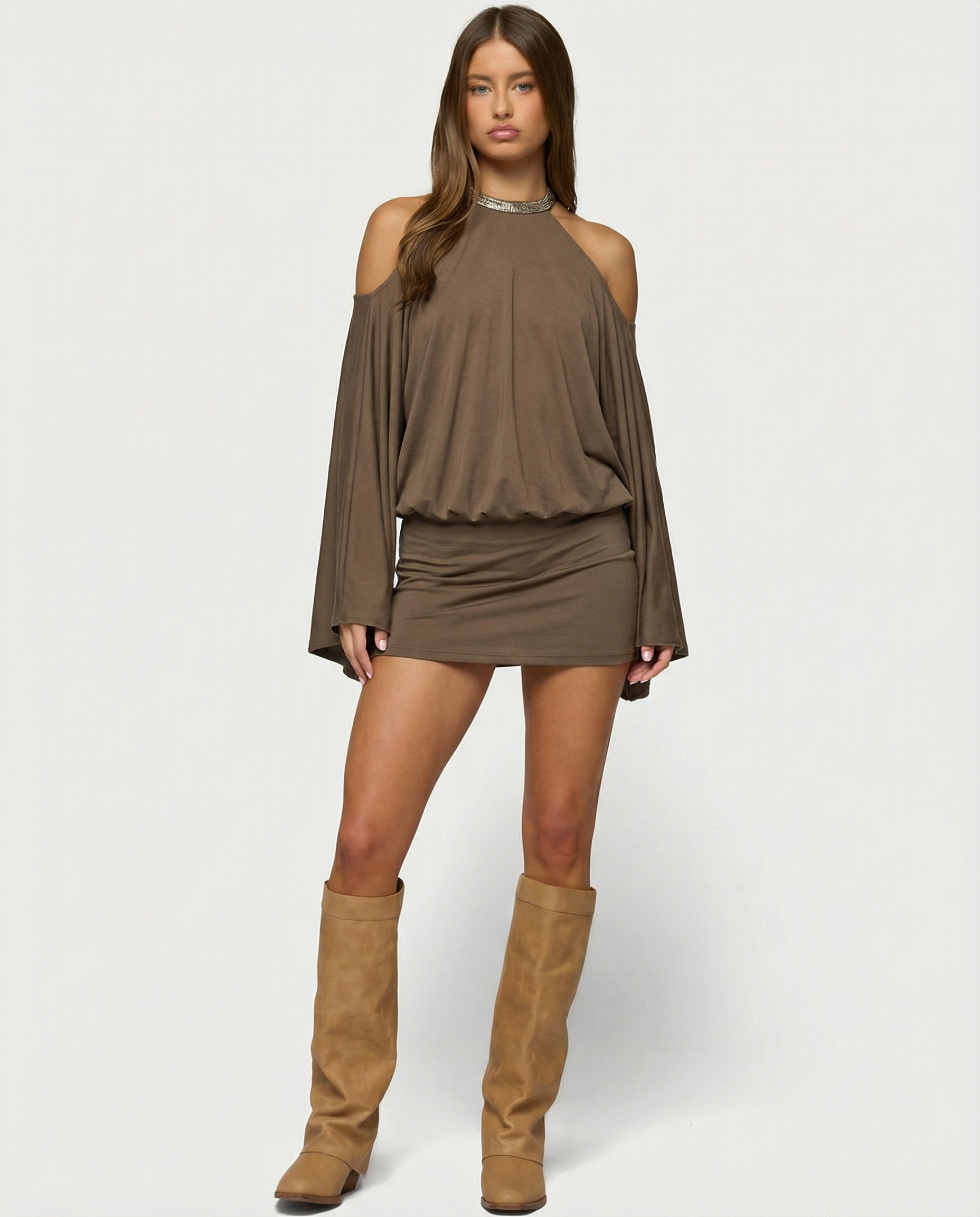 Luz – Vestido corto con espalda abierta y cadenas doradas