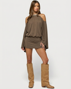 Luz – Vestido corto con espalda abierta y cadenas doradas