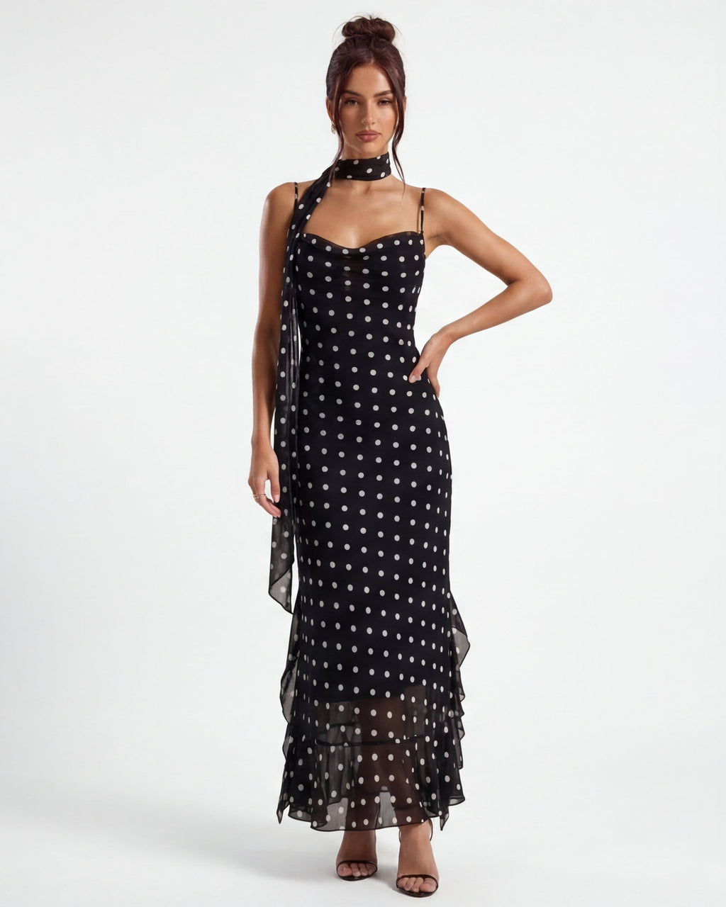 Nadia – Vestido largo de lunares con pañuelo