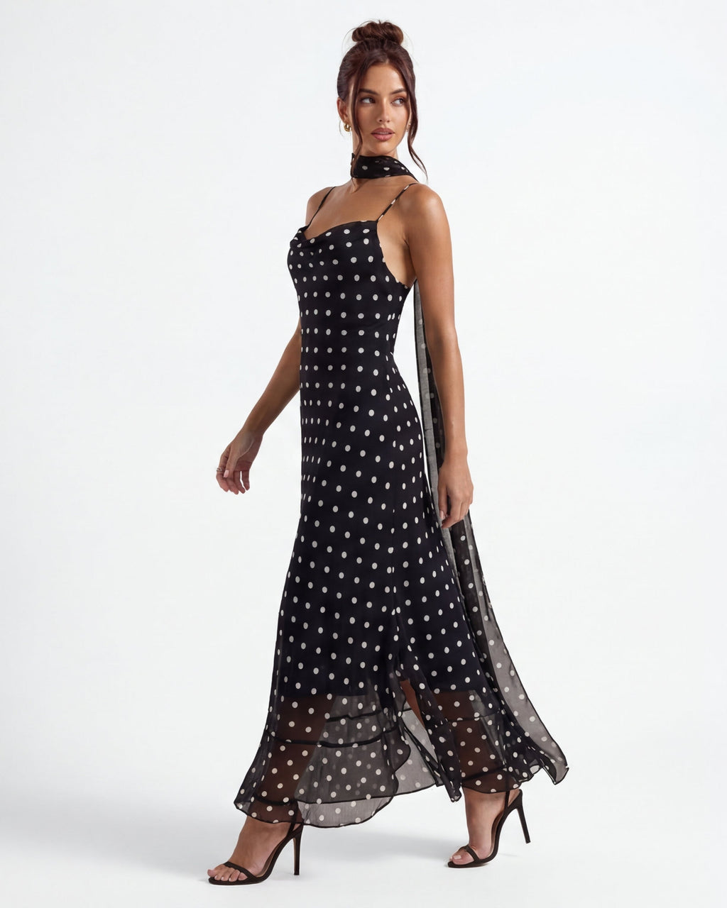 Nadia – Vestido largo de lunares con pañuelo