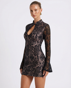 Naiara – Vestido corto de encaje con manga acampanada