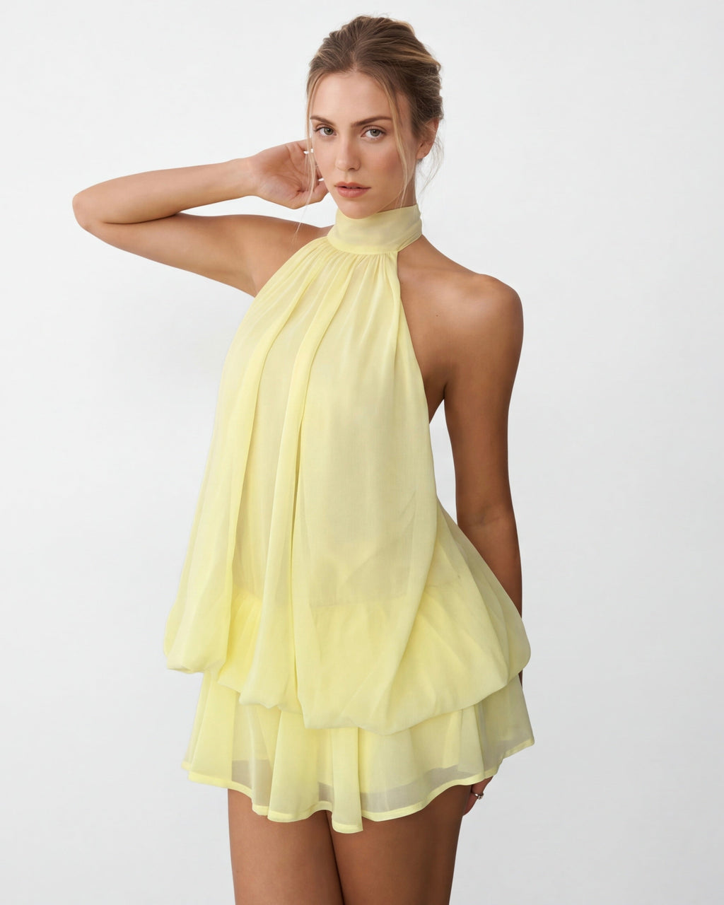 Celia – Vestido corto halter con espalda abierta