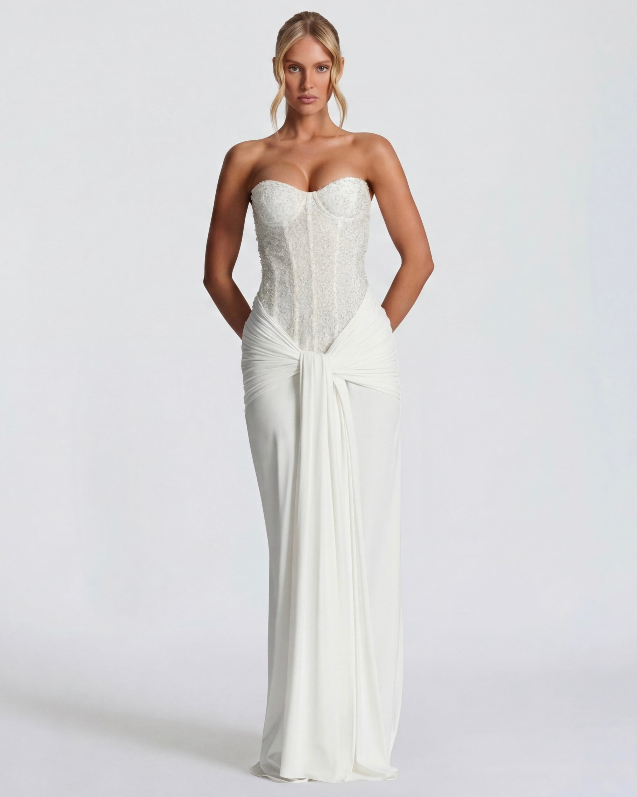 Aurora – Long strapless gown with corset and glitter