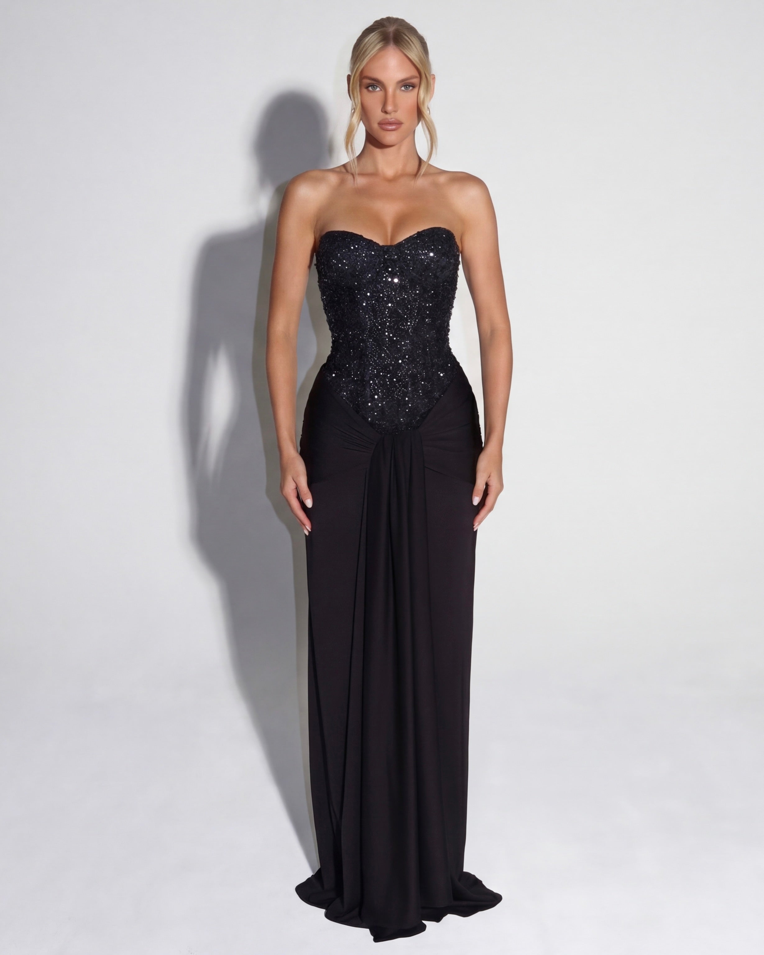 Aurora – Long strapless gown with corset and glitter