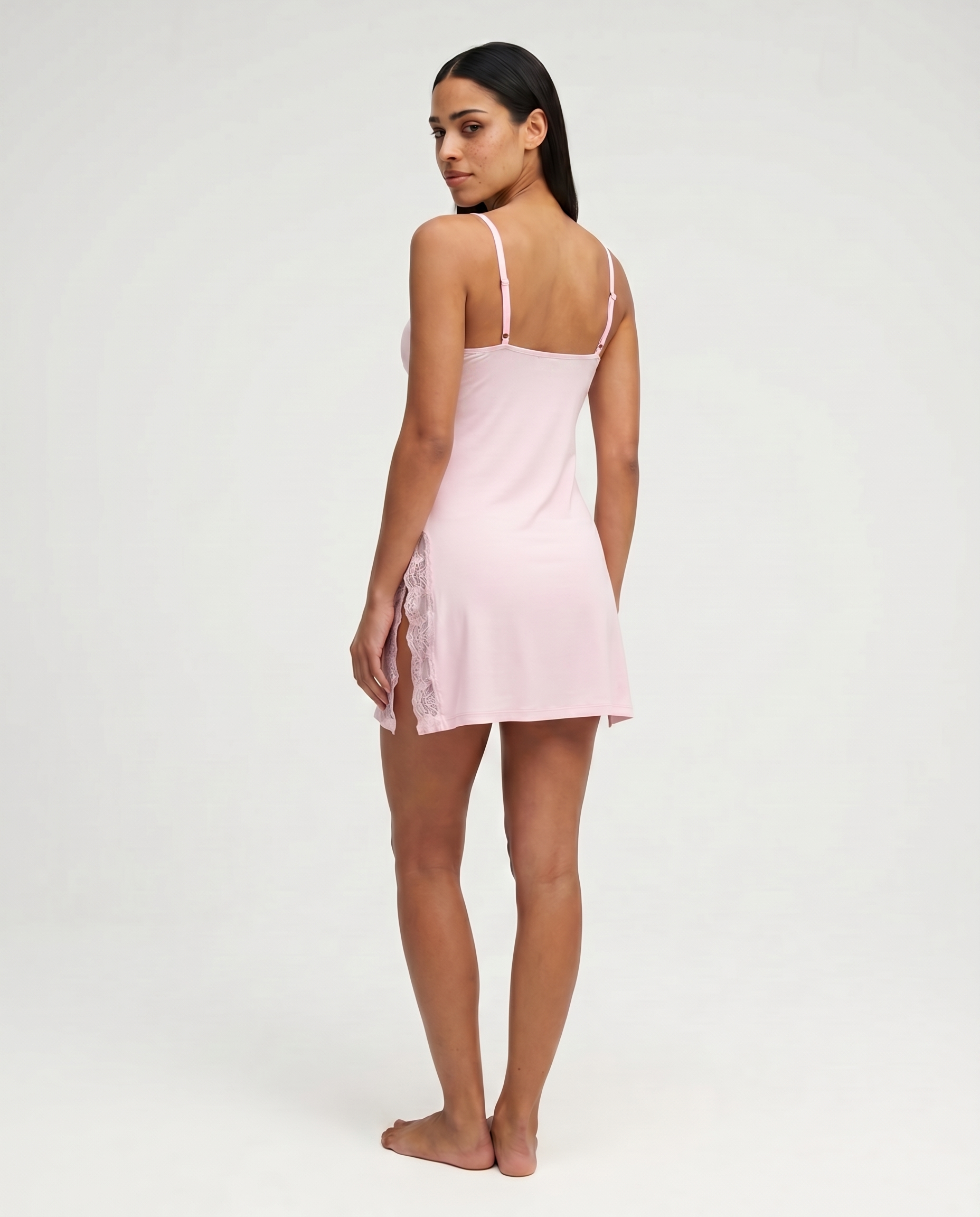 Susurro – Camisón de encaje fluido